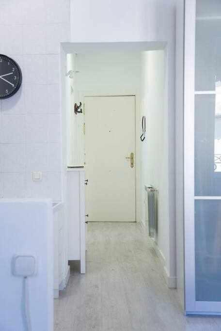 Un Fascinante Estudio En Madrid Centro المظهر الخارجي الصورة